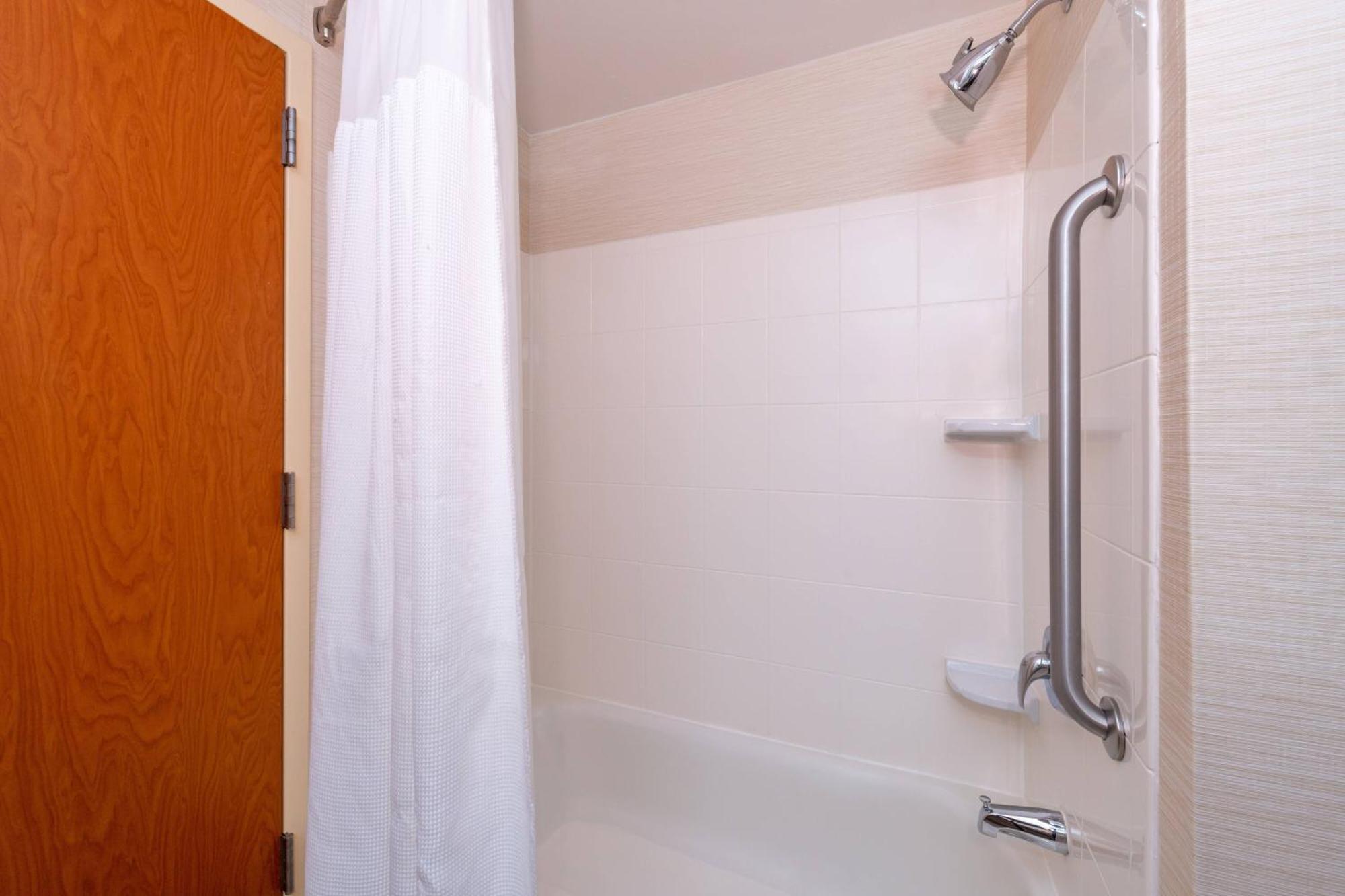 Fairfield Inn & Suites Greensboro Wendover Εξωτερικό φωτογραφία