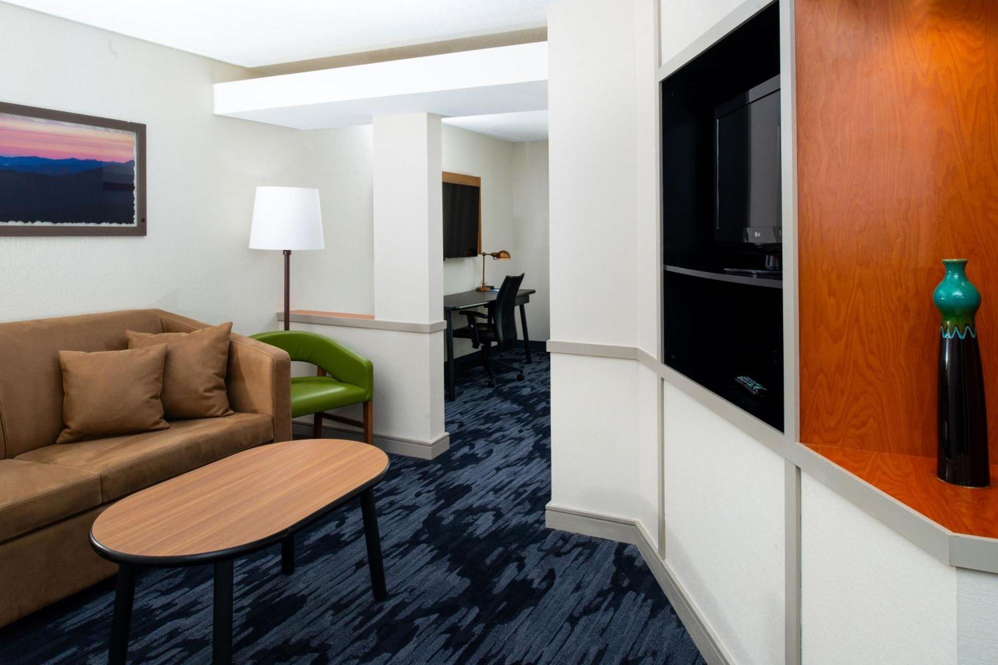 Fairfield Inn & Suites Greensboro Wendover Εξωτερικό φωτογραφία