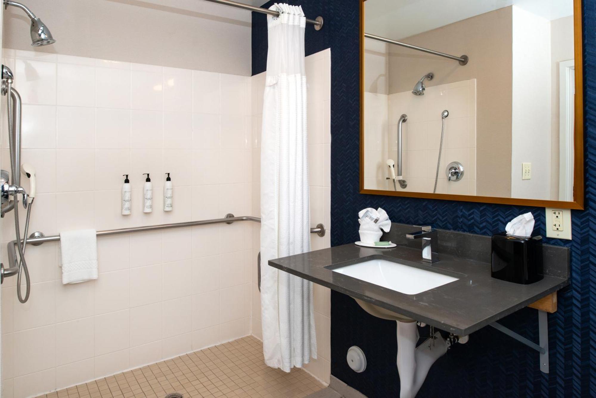 Fairfield Inn & Suites Greensboro Wendover Εξωτερικό φωτογραφία
