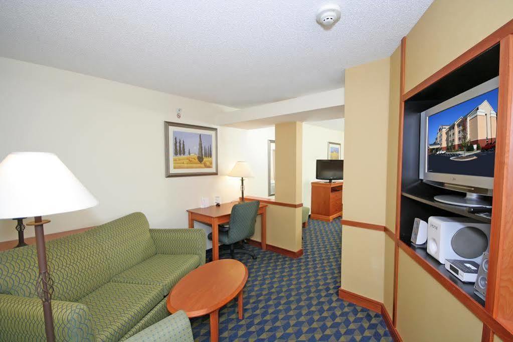 Fairfield Inn & Suites Greensboro Wendover Εξωτερικό φωτογραφία